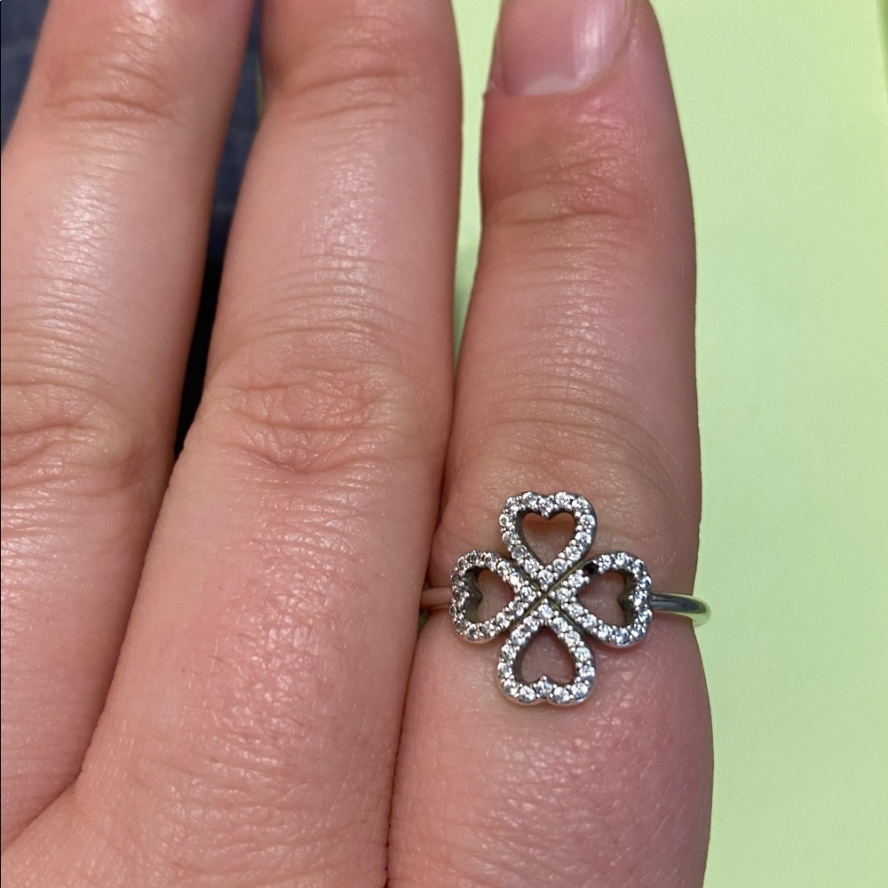 Pandora clover ring